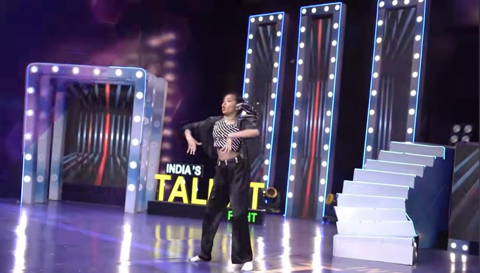 Hip-Hop Freestyle Performance on Grand Set