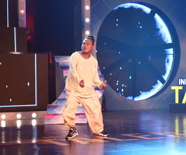 Solo dancer executing sharp theatrical choreography on India's Talent Fight TV broadcast stage