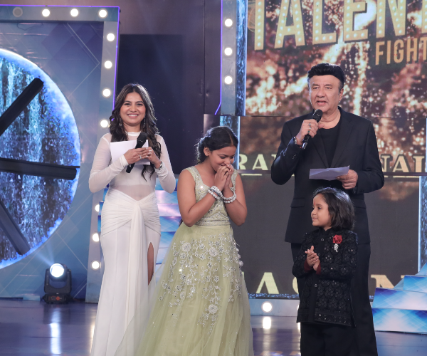 Industry mentor guiding young talent on India's Talent Fight TV show stage