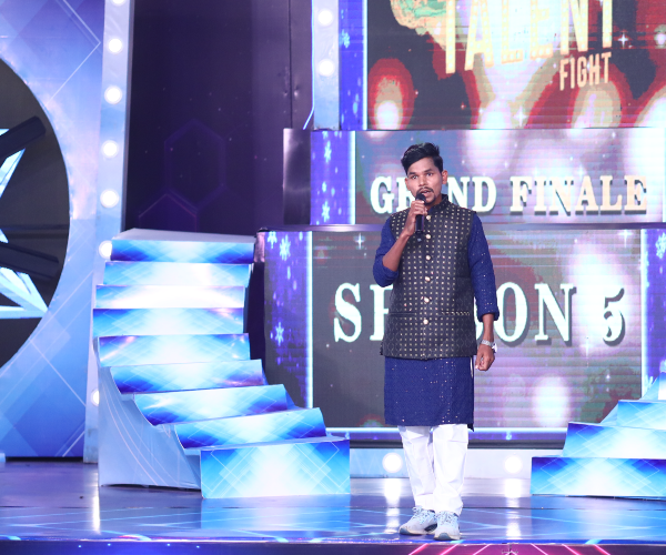 Musical performer keeping rhythm on India's Talent Fight stage
